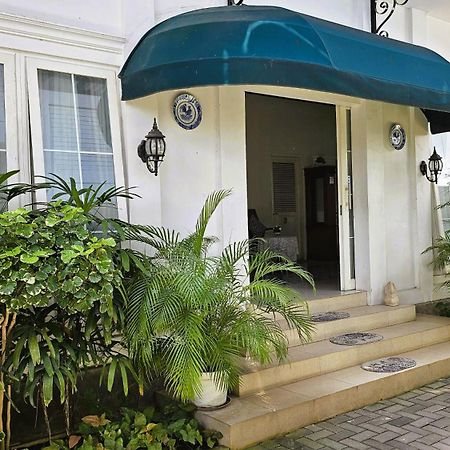 Surokarsan 9 House Yogyakarta Hotell Exteriör bild