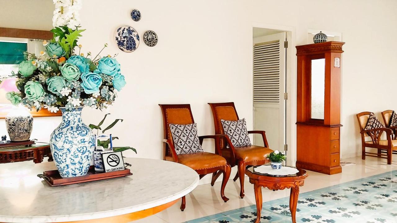 Surokarsan 9 House Yogyakarta Hotell Exteriör bild