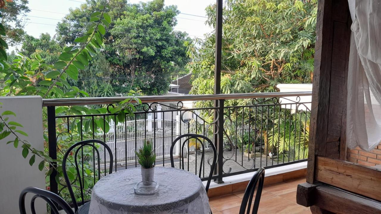 Surokarsan 9 House Yogyakarta Hotell Exteriör bild
