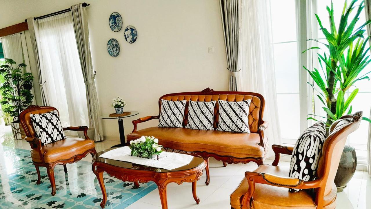 Surokarsan 9 House Yogyakarta Hotell Exteriör bild