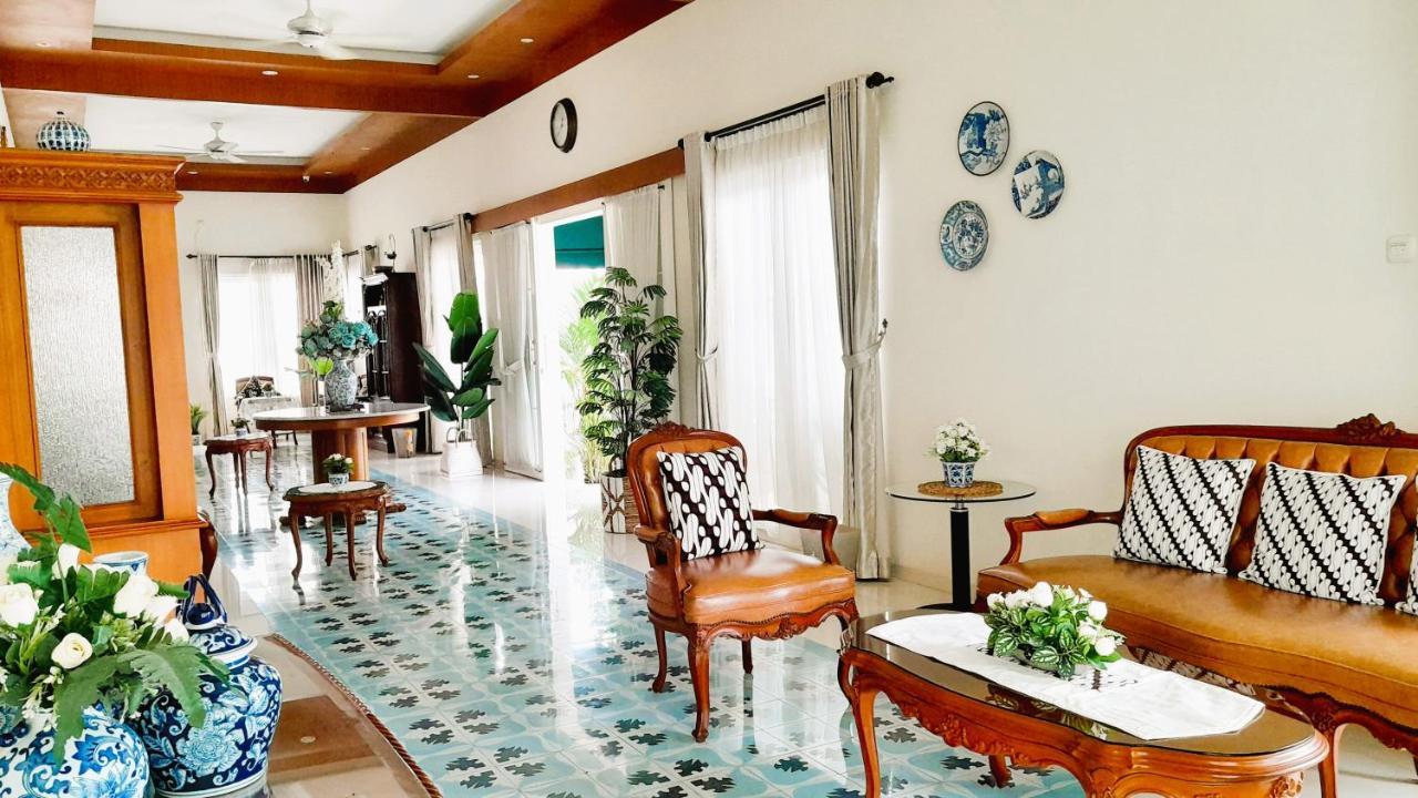 Surokarsan 9 House Yogyakarta Hotell Exteriör bild
