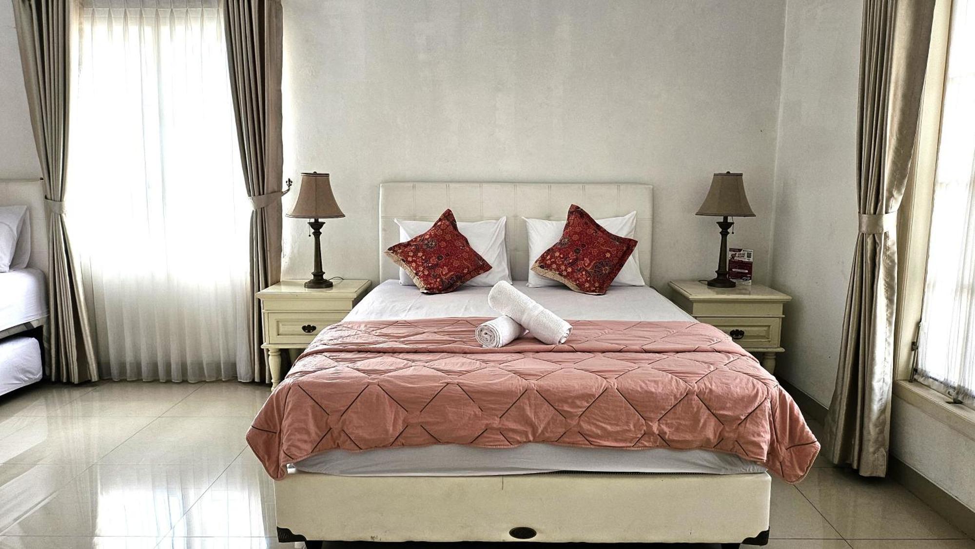 Surokarsan 9 House Yogyakarta Hotell Rum bild