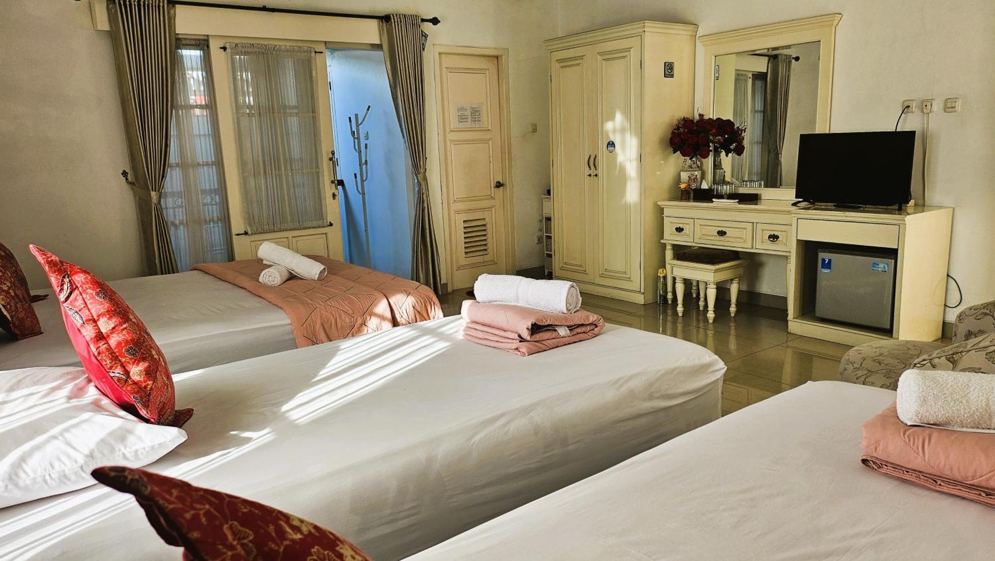 Surokarsan 9 House Yogyakarta Hotell Exteriör bild