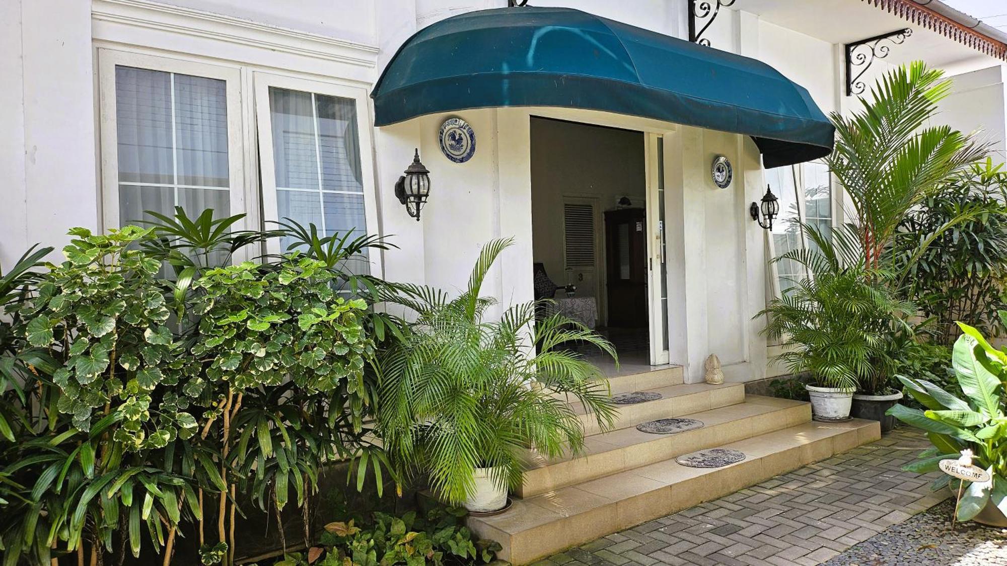 Surokarsan 9 House Yogyakarta Hotell Exteriör bild