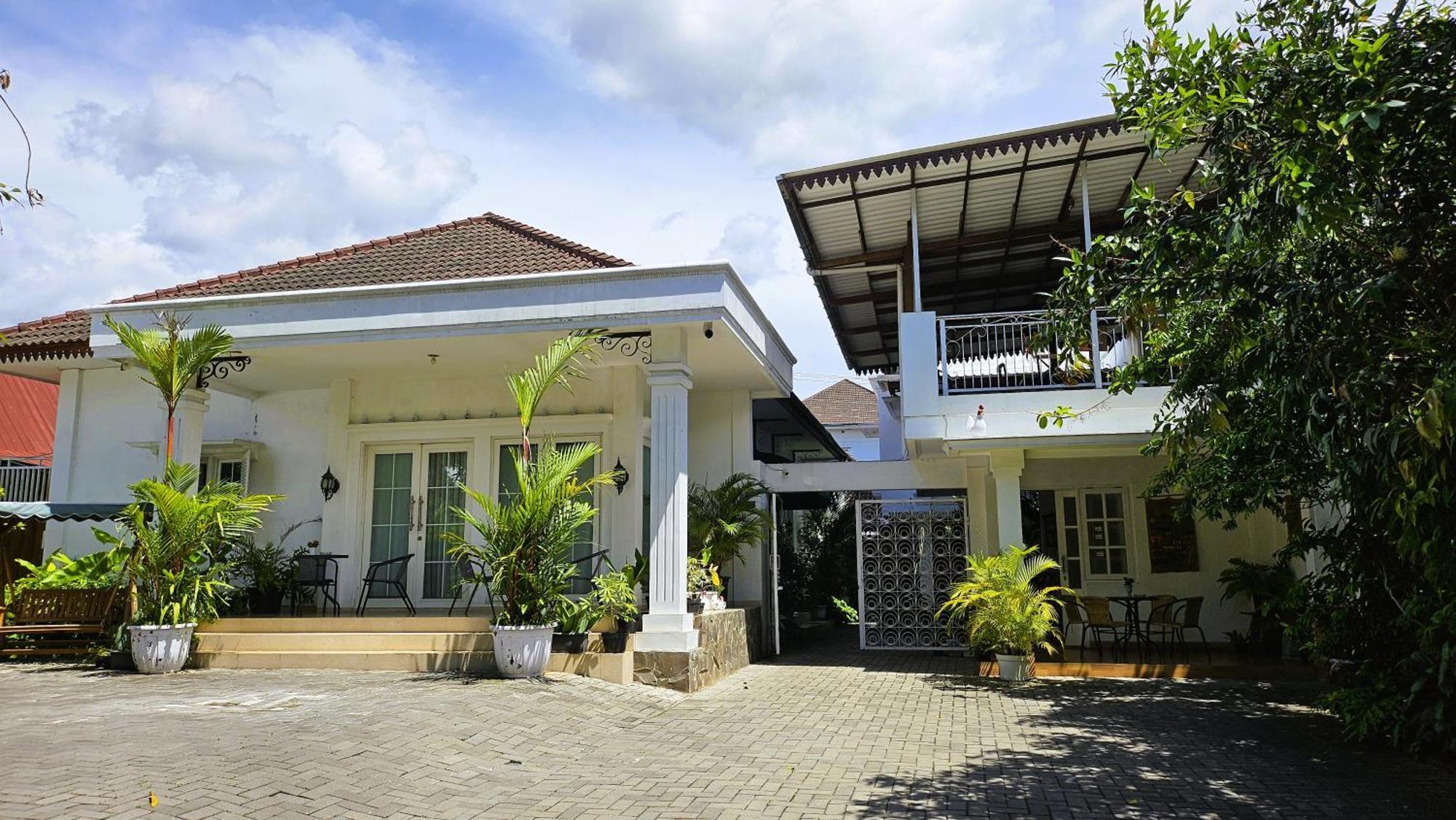 Surokarsan 9 House Yogyakarta Hotell Exteriör bild