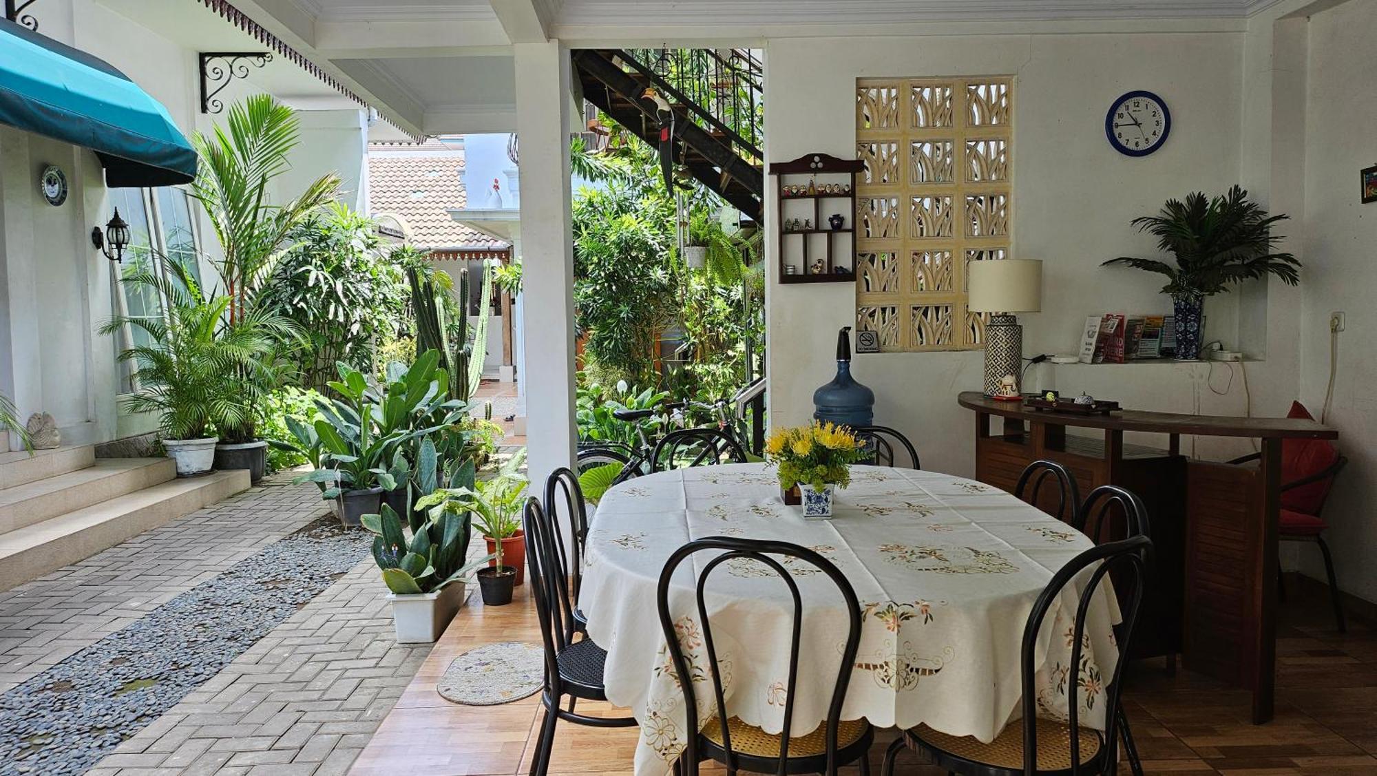 Surokarsan 9 House Yogyakarta Hotell Rum bild