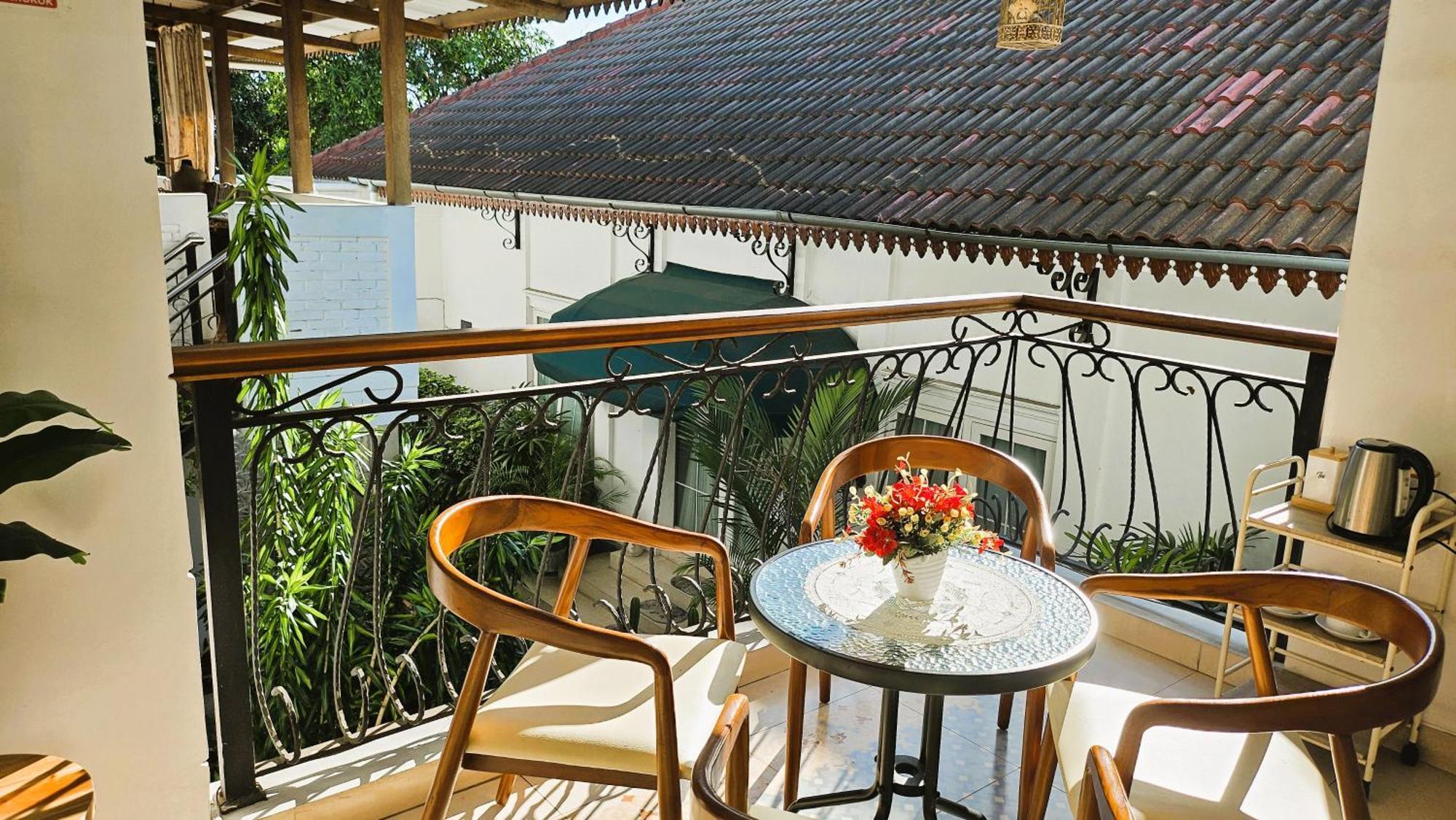Surokarsan 9 House Yogyakarta Hotell Exteriör bild