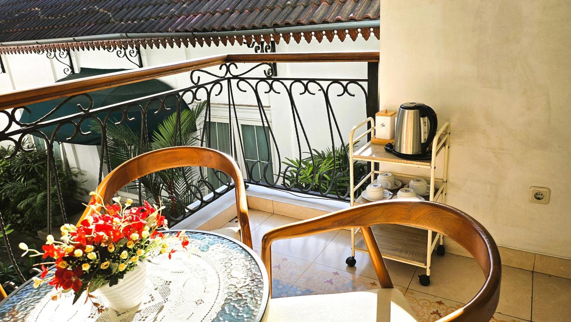 Surokarsan 9 House Yogyakarta Hotell Exteriör bild