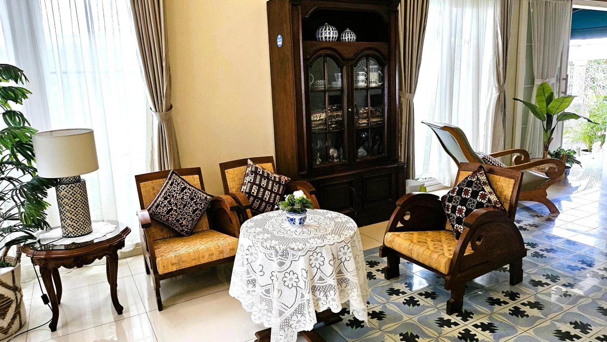 Surokarsan 9 House Yogyakarta Hotell Exteriör bild