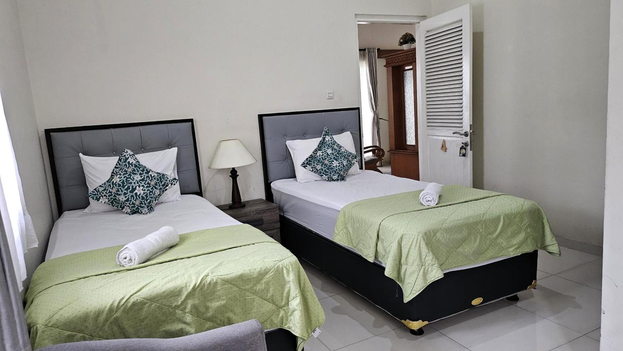 Surokarsan 9 House Yogyakarta Hotell Exteriör bild