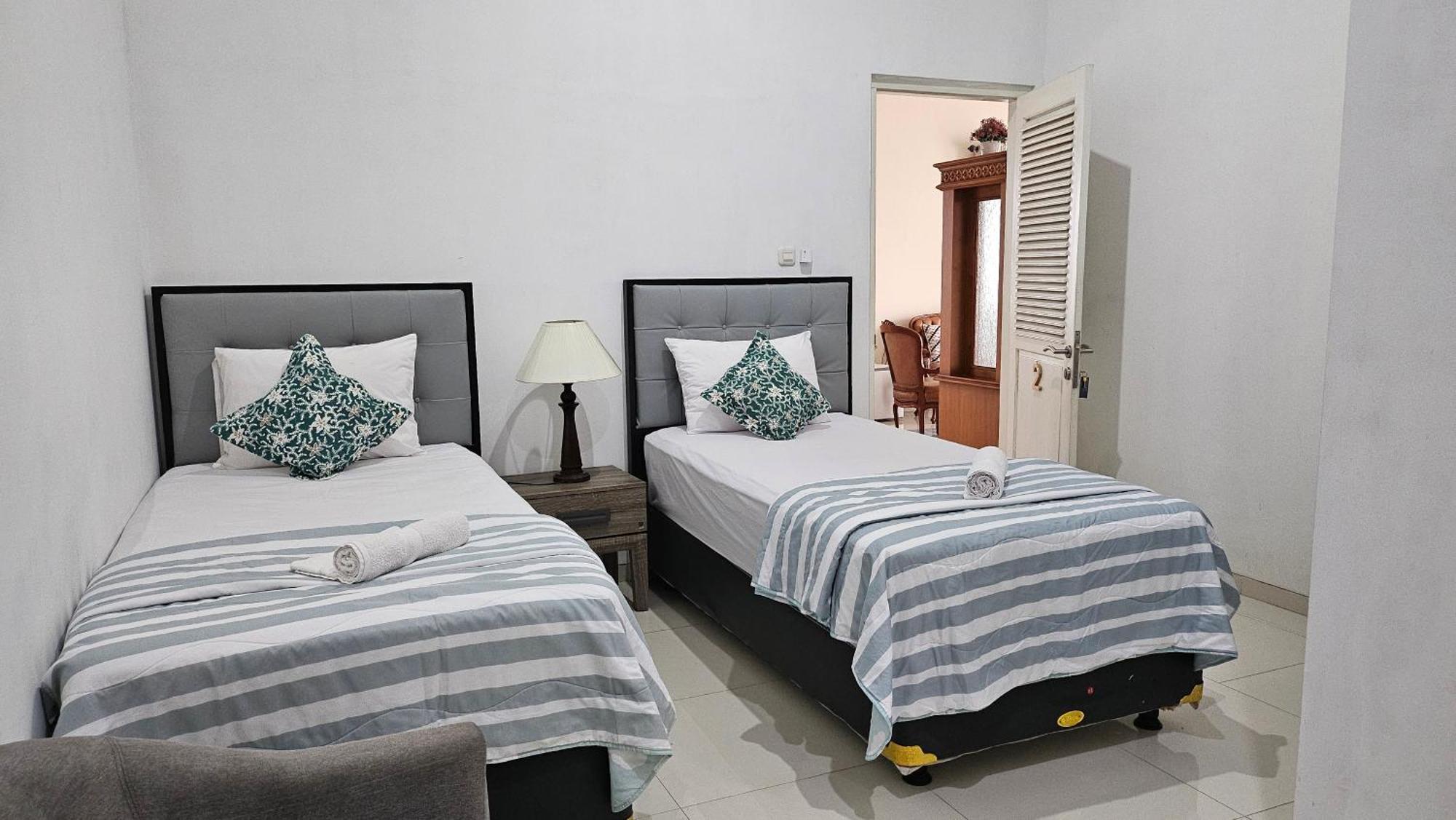 Surokarsan 9 House Yogyakarta Hotell Exteriör bild